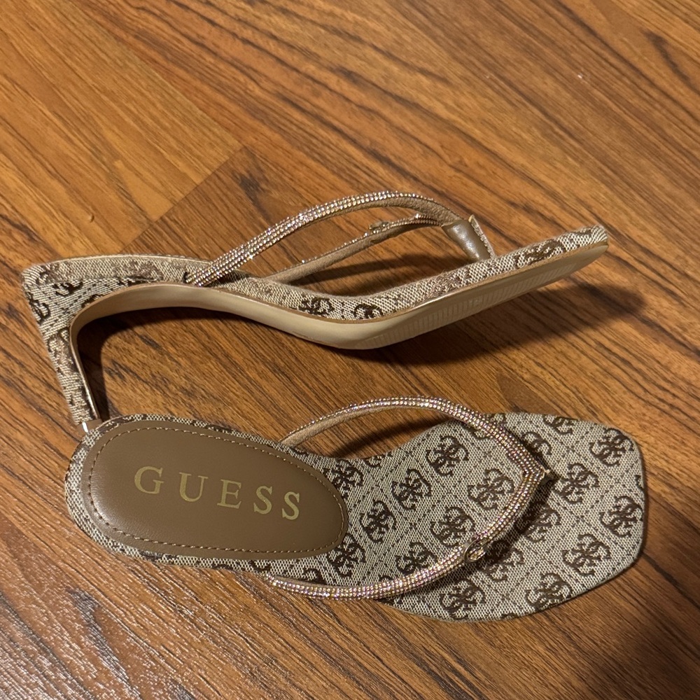 GUESS Mayan Rhinestone Thong Kitten Heel Sandals Size 7 - Picture 4 of 8